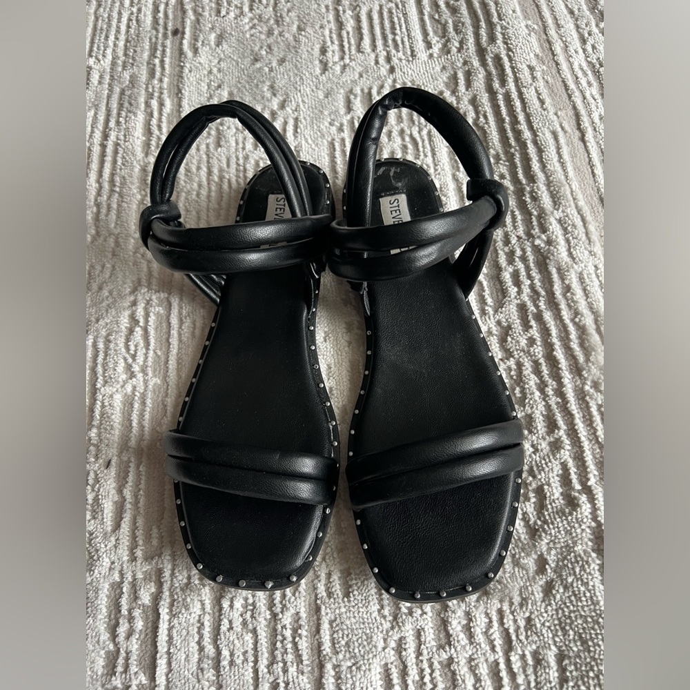 Steve Madden Stylish Black Sandals
